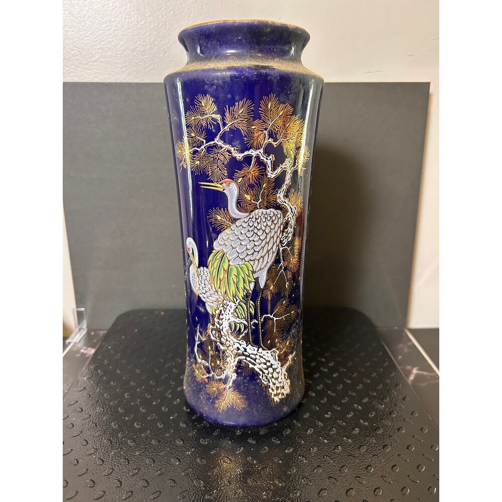 vintage Japanese cobalt blue porcelain vase featuring a gilded pattern of cranes
